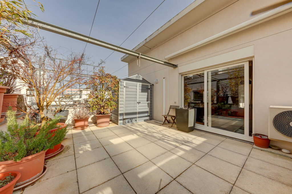 Dernier étage / Toit terrasse de 126m²  avec garage