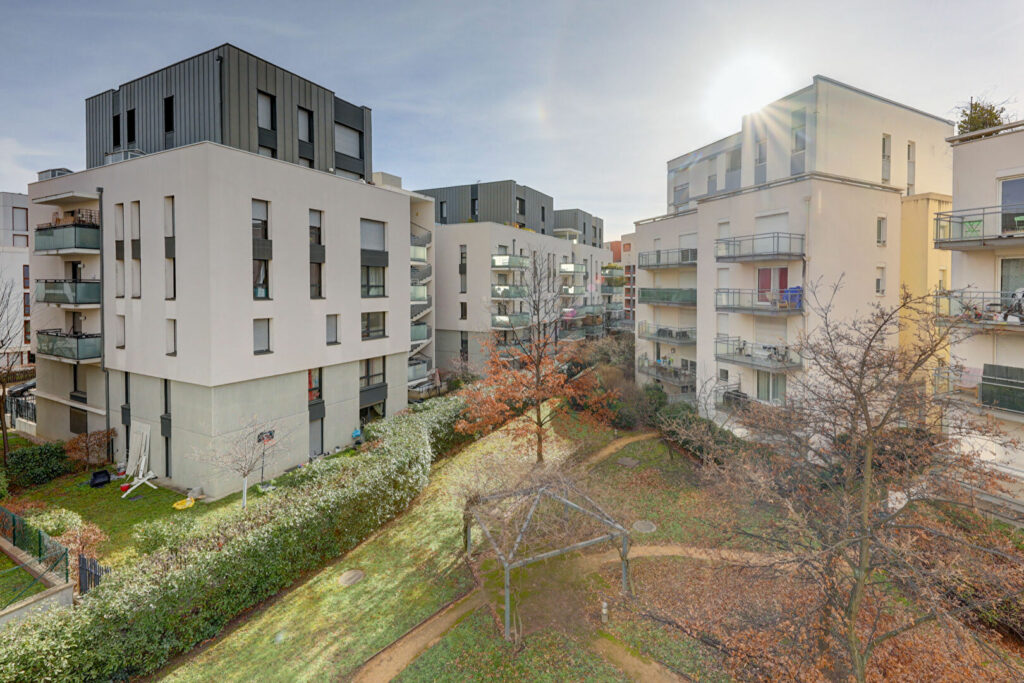 Dernier étage / Toit terrasse de 126m²  avec garage