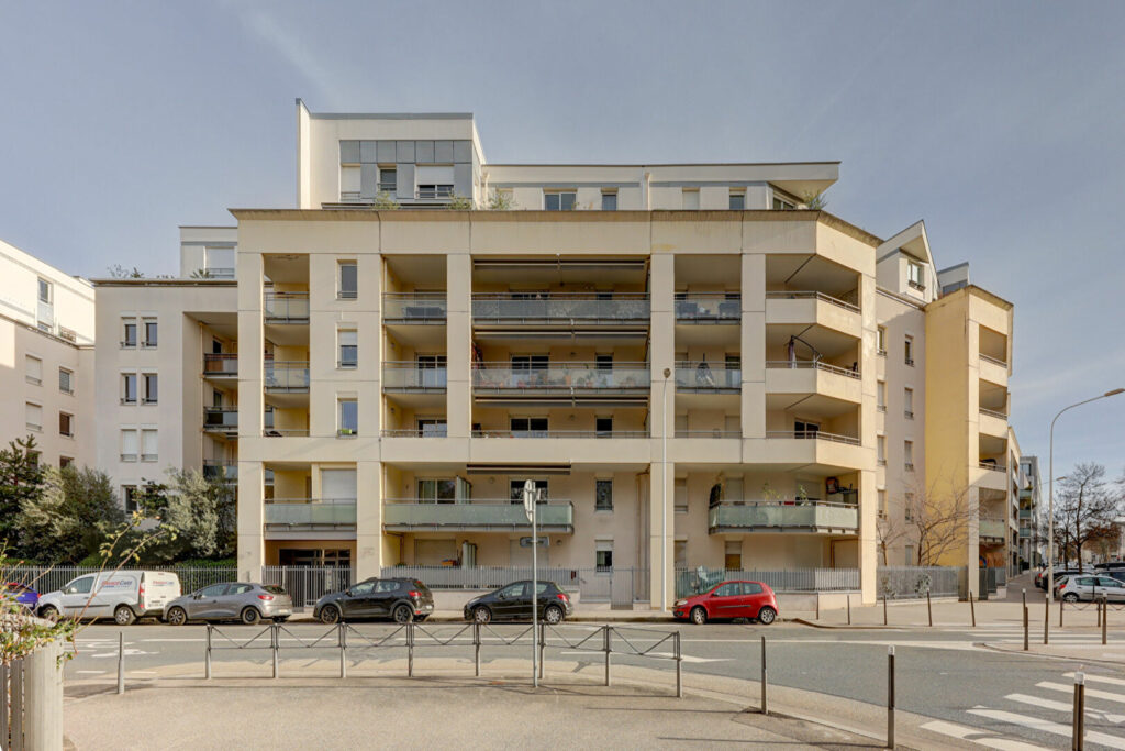 Dernier étage / Toit terrasse de 126m²  avec garage